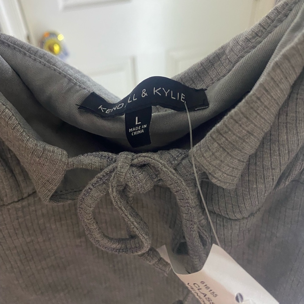 Never worn!!! - Picture 3 of 4